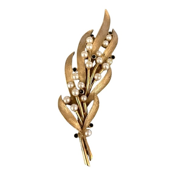 Trifari Jewelry - Trifari Brushed Gold Tone Vintage Leaf Faux Pearls MCM Brooch